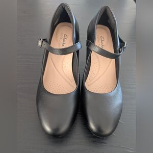 Clarks Ambyr Shine Black Leather Mary Jane Pumps Heeled Shoes Comfort Size 8.5 M